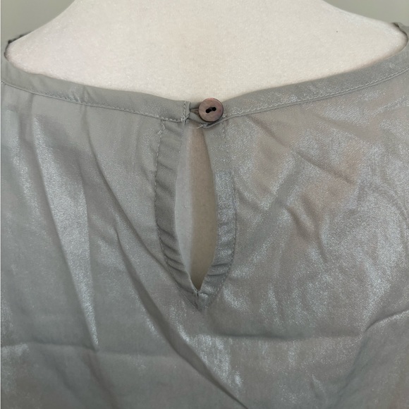 CHICO’S Metallic Lightweight Top - Picture 5 of 7